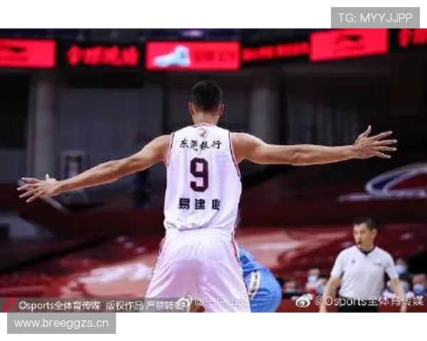 易建联又开始“佛系发工资”，这身价都快比明星还神秘了吧？